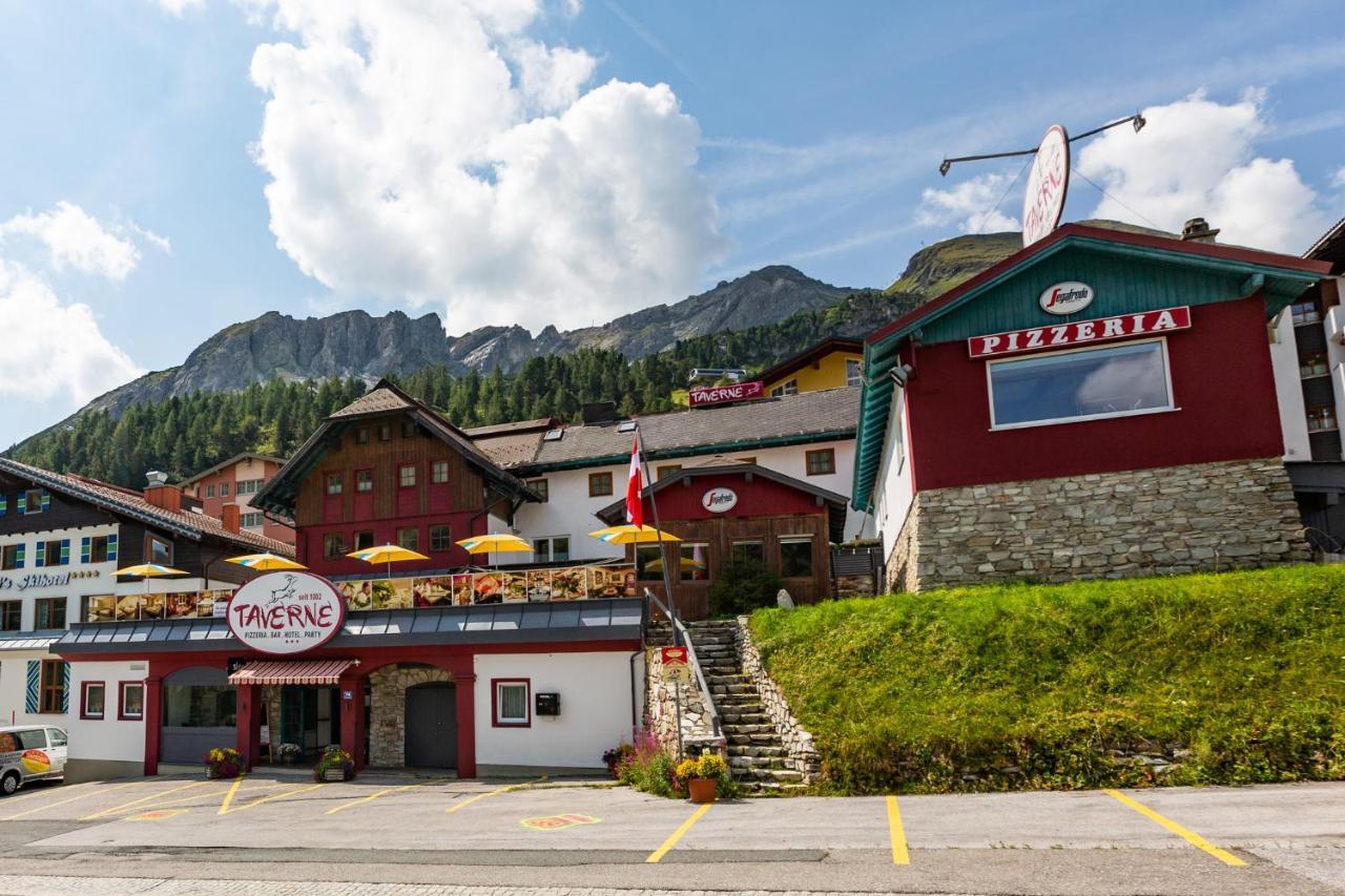 Party Taverne Hotel 3*